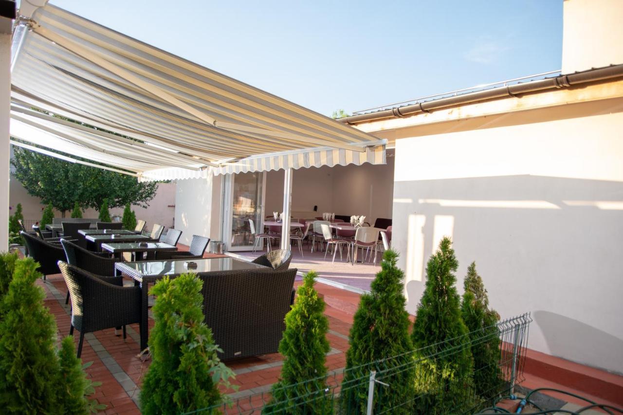 Iris Boutique Therme & Bucharest Otopeni Airport エクステリア 写真